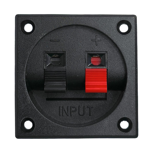 Vorderansicht eines eckigen Lautsprecher-Anschluss-Terminals mit zwei farbcodierten Klemmanschlüssen in Schwarz und Rot.