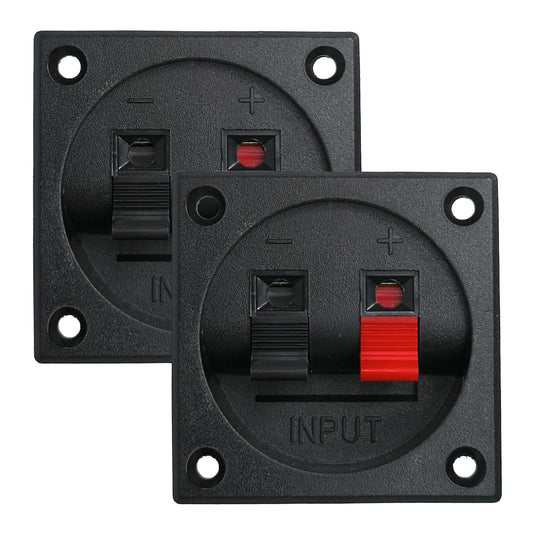 Vorderansicht der zwei eckigen Lautsprecher-Anschluss-Terminals mit zwei farbcodierten Klemmanschlüssen in Schwarz und Rot