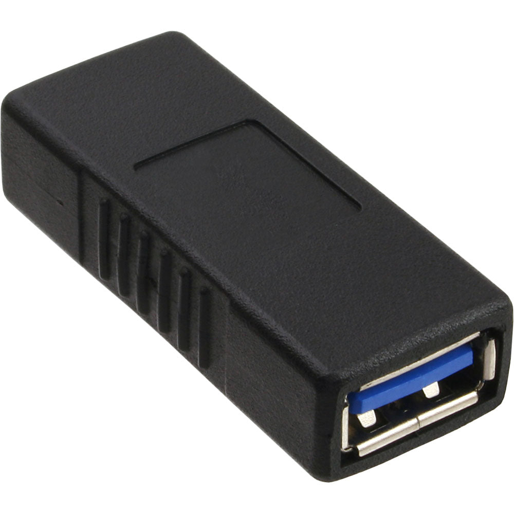 USB 3.0 Adapter auf weißem Hintergrund von unten fotografiert