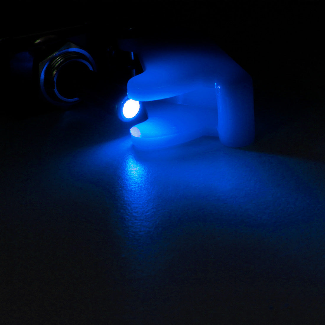 Kill-Switch m. LED u. Schutzkappe Blau 2 Polig 12V 20A KFZ Kippschalter Klappe