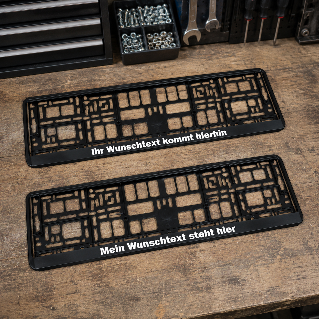 2x KFZ Kennzeichen Halter personalisiert mit Wunschtext | Schwarze Nummernschild Halterung bedruckt