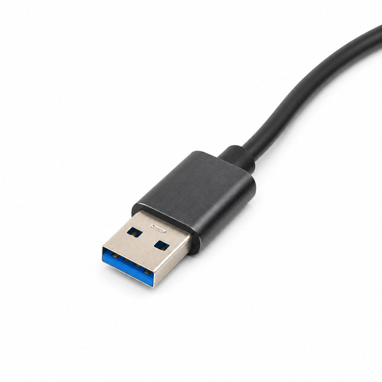 USB-A Stecker des 4 Port USB-Hubs mit schwarzem Kabel und spacegrauem Gehäuse