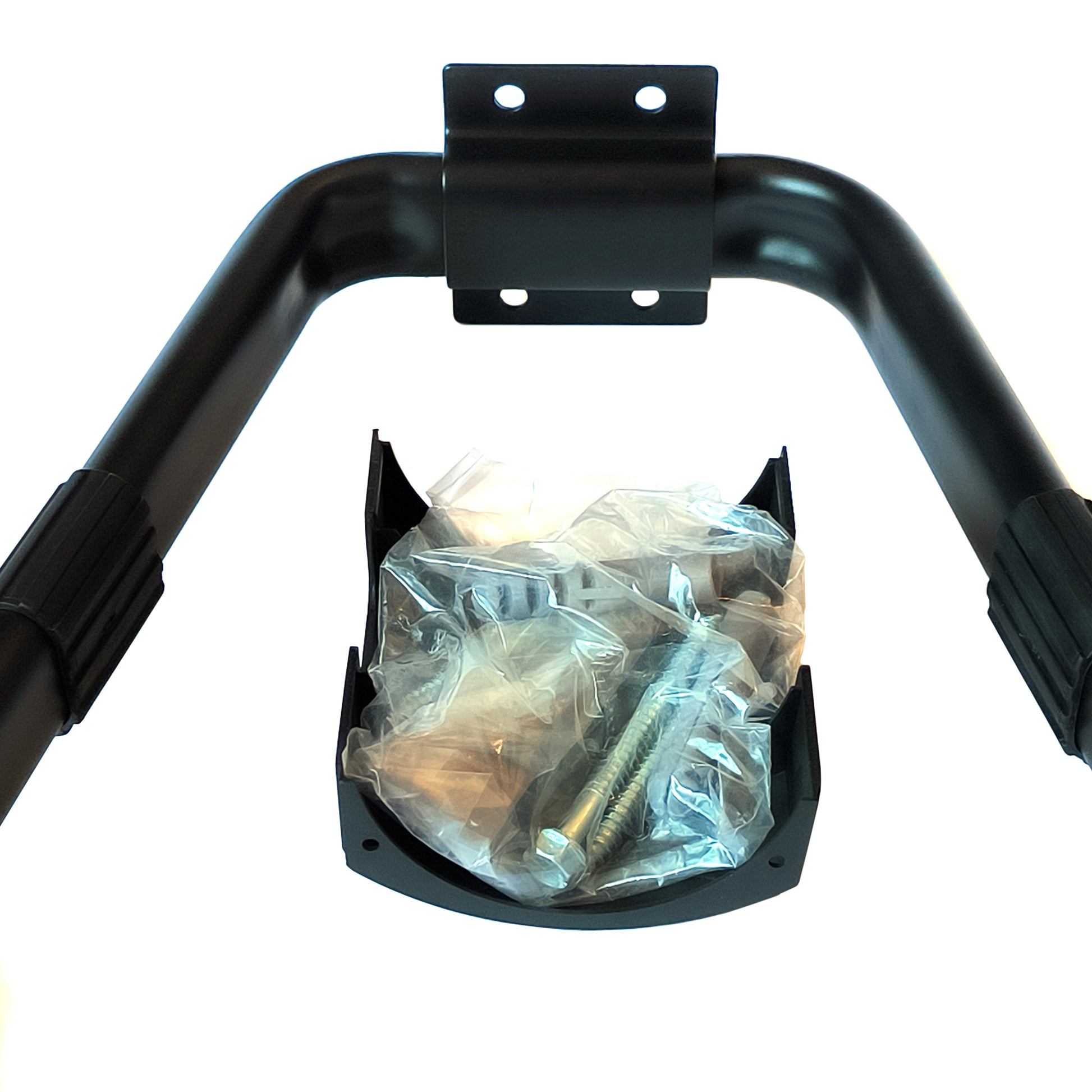 Detailaufnahme der Wandhalterung mit Zubehör wie Abdeckung und Schrauben