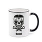 Weiße Tasse mit schwarzem Henkel, Kolben Totenkopf Motiv und Name Daniel