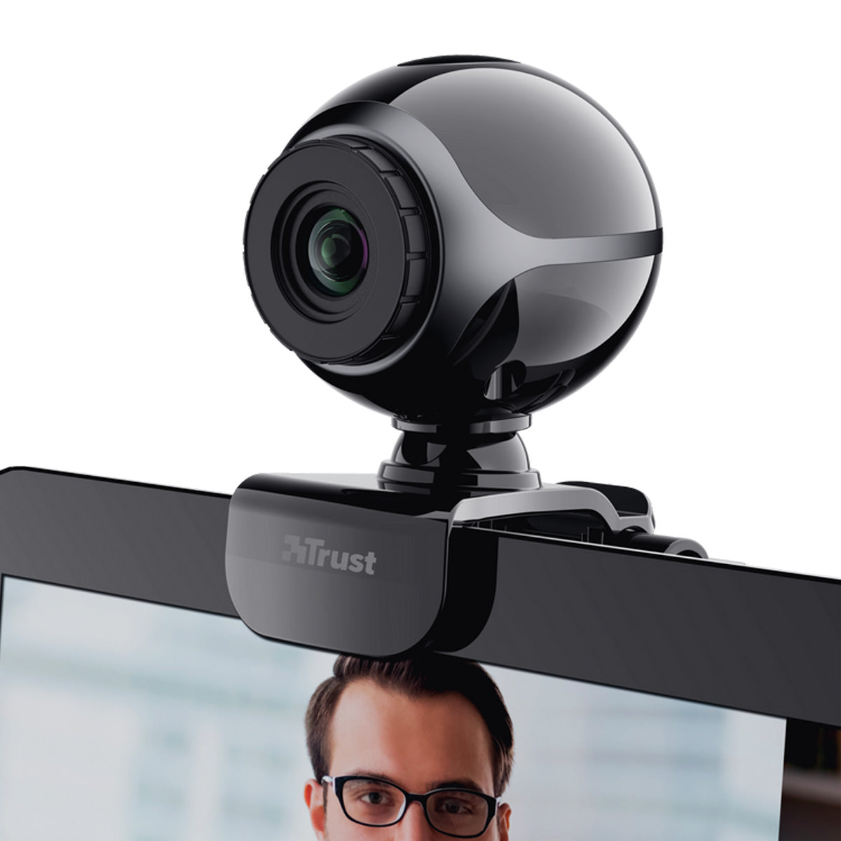 Trust Exis Webcam auf einem Laptopbildschirm mit Cliphalterung