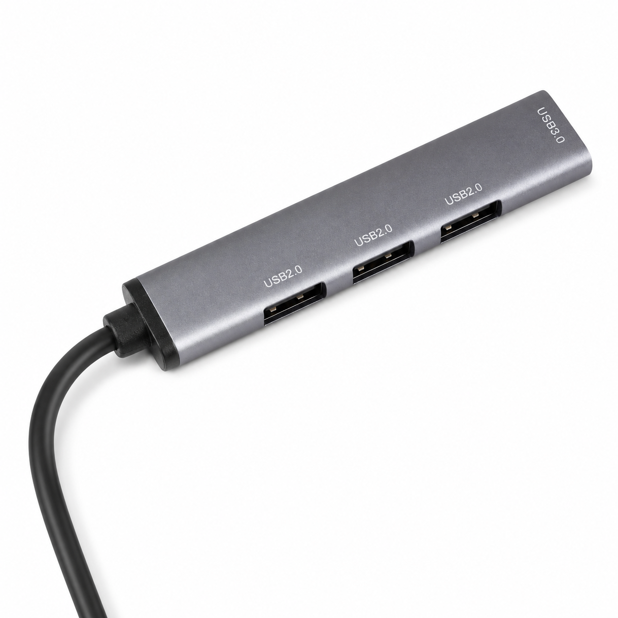 USB-A Hub mit beschrifteten USB 2.0 Ports und USB 3.0 Anschluss im Alu-Gehäuse