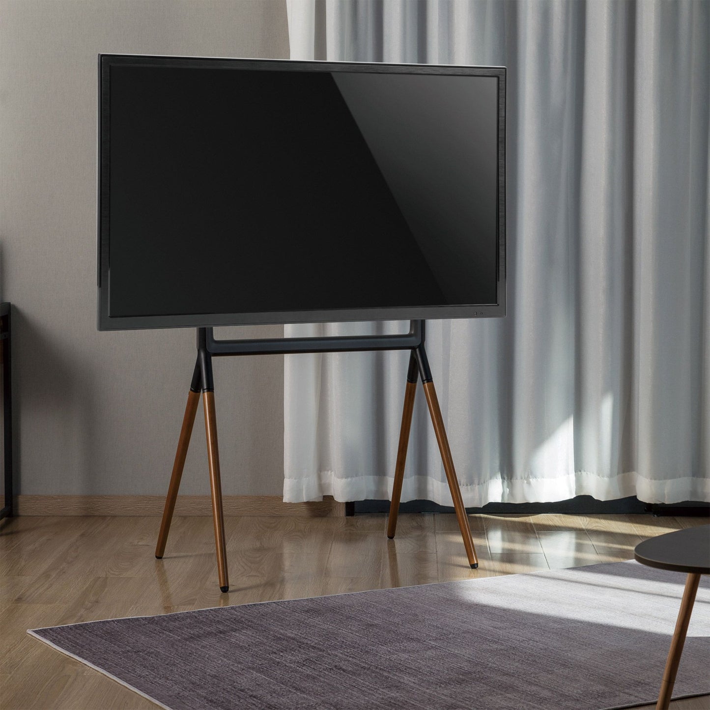 woodstand Studio TV-Standfuß mit Anwendungsbeispiel